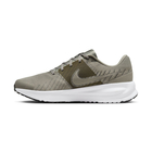 Mu&scaron;ke patike Nike Run defy