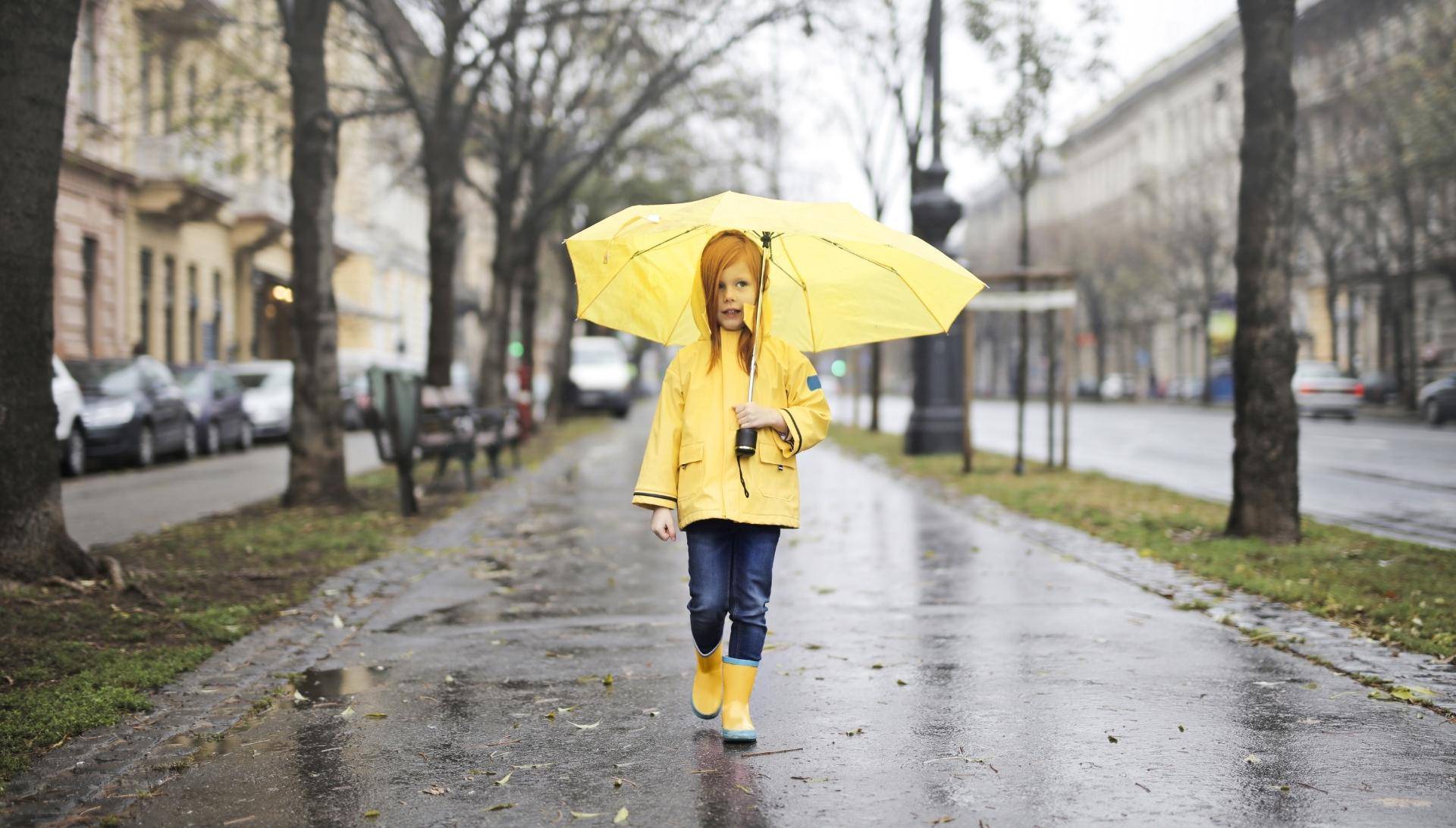 Ne dozvolite da vam kiša pokvari raspoloženje i frizuru na putu do škole